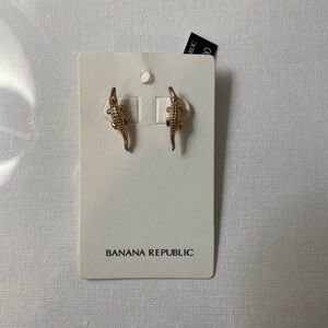 Banana Republic Gold alligator earrings